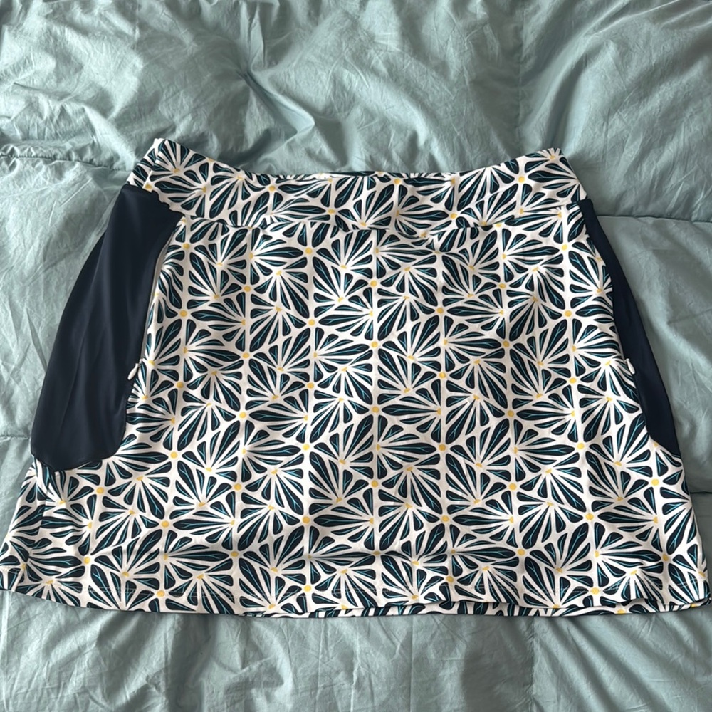Stylish Navy and White Patterned Women's Golf Skort Large TAIL